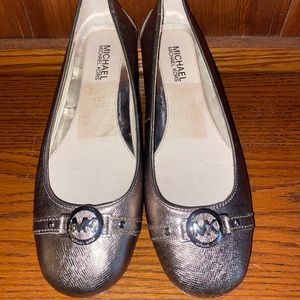 Size 7 1/2 Michael Kors stylish shoes.